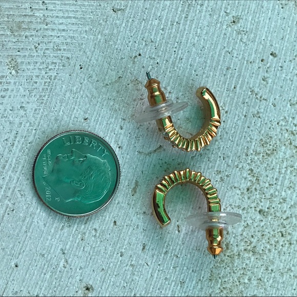 VTG Goldtone Crystal Earrings - Picture 6 of 6